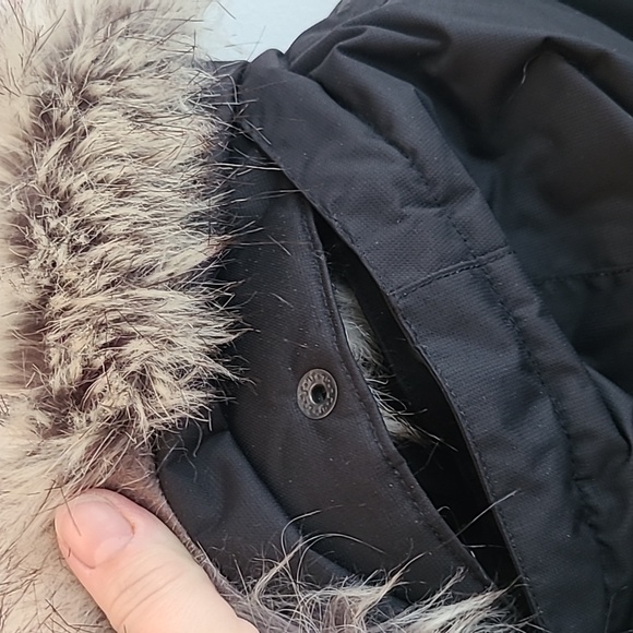 Eddie Bauer black winter parka w/faux fur trimmed hood. Women's petite large. - Picture 4 of 13